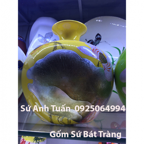 Bình hút tài lộc sơn mài khảm trứng hoa sen vàng